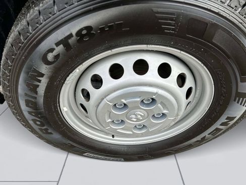 Used 2025 RAM ProMaster 2500 w/ Convenience Group image 9