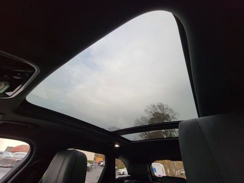 Used 2025 Land Rover Range Rover Velar Dynamic HSE image 43