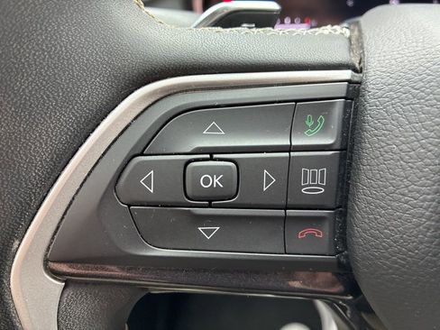 Used 2023 Jeep Grand Cherokee Laredo image 21