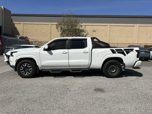 Used 2022 Nissan Frontier SV w/ Graphics Package image 3