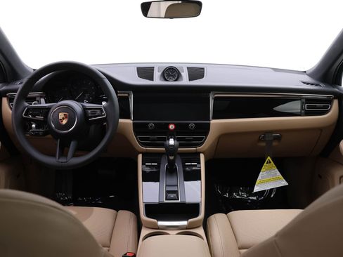 Used 2025 Porsche Macan image 6