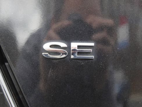 Used 2015 Ford Fiesta SE image 24