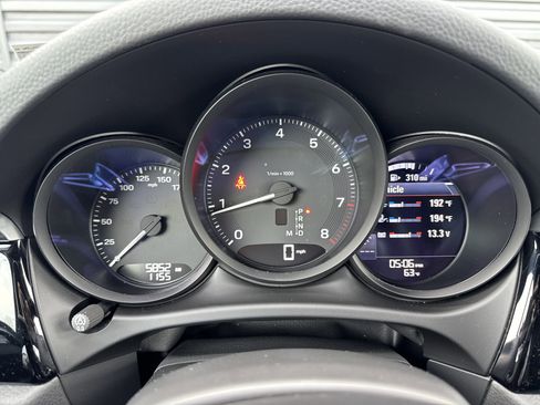 Certified 2025 Porsche Macan AWD/4WD image 16