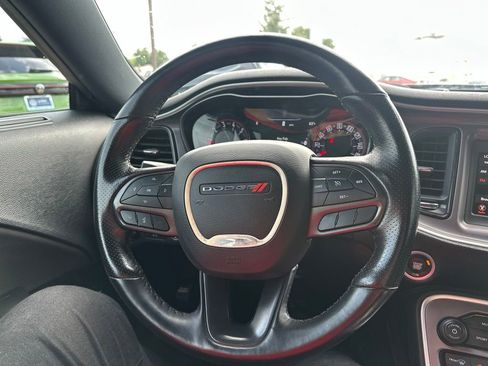Used 2022 Dodge Challenger SXT w/ Driver Convenience Group AWD/4WD image 9