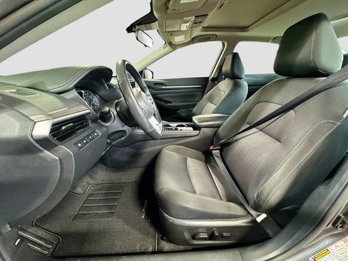 Used 2023 Nissan Altima 2.5 SV w/ SV Premium Package image 12