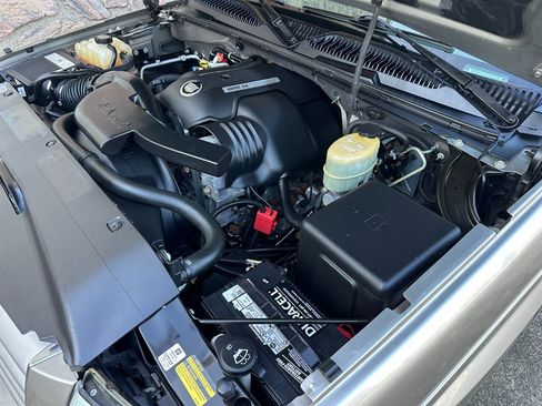 Used 2002 Cadillac Escalade EXT image 54