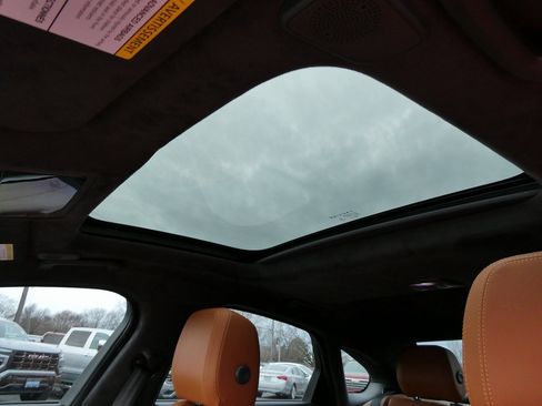 Used 2024 Jaguar XF R-Dynamic SE image 31