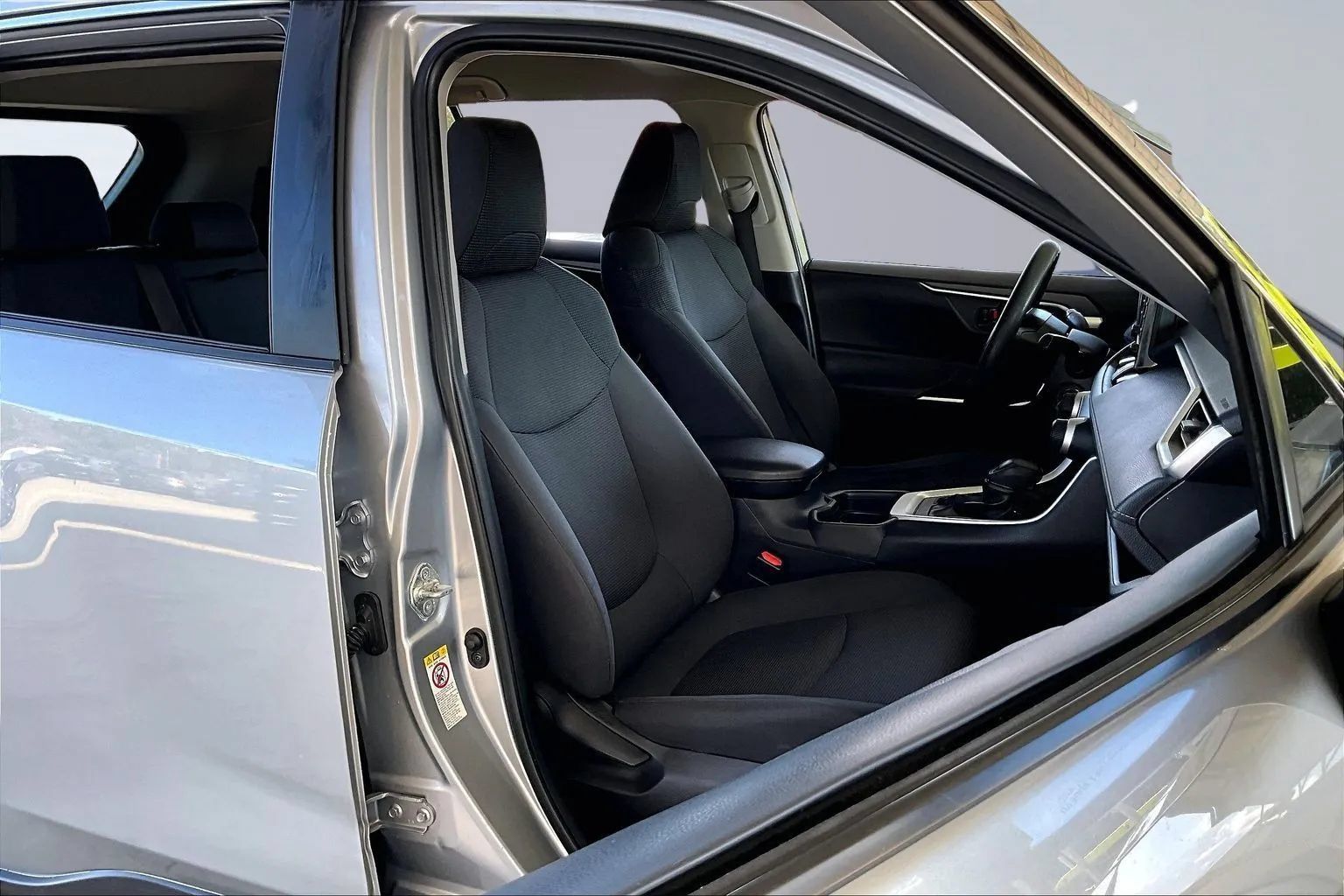 Used 2019 Toyota RAV4 LE FWD image 25