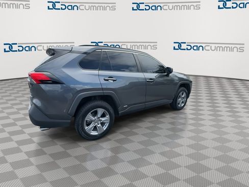 Used 2022 Toyota RAV4 LE AWD/4WD image 8