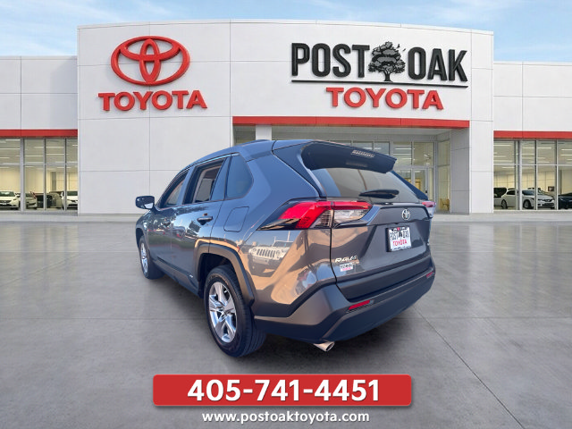 Used 2025 Toyota RAV4 LE AWD/4WD image 5