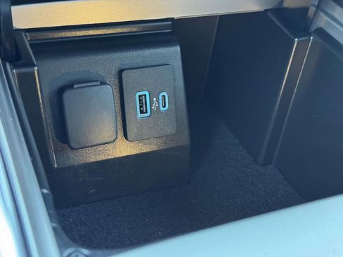 Certified 2022 Ford Explorer XLT w/ Equipment Group 202A image 23