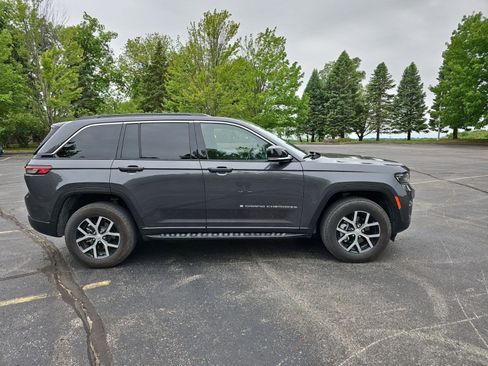 Used 2025 Jeep Grand Cherokee Limited w/ Luxury Tech Group II AWD/4WD image 7
