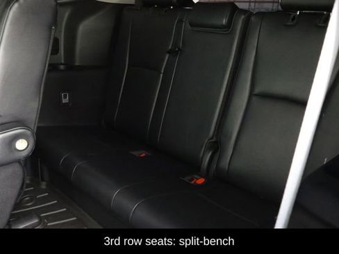 Used 2022 Toyota Highlander XLE FWD image 17