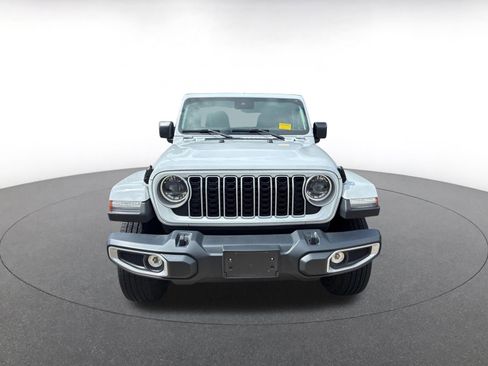 Used 2025 Jeep Wrangler Unlimited Sahara AWD/4WD image 2