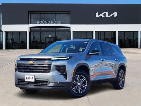 Used 2024 Chevrolet Traverse LS image 1