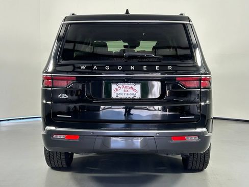 Used 2022 Jeep Wagoneer Series III AWD/4WD image 6