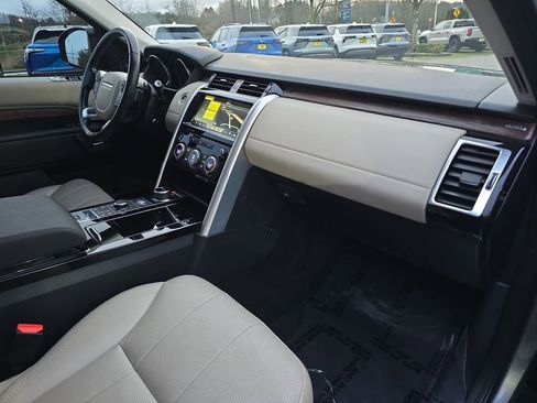 Used 2017 Land Rover Discovery HSE image 35