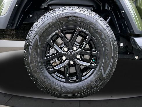 Certified 2022 Jeep Gladiator Sport AWD/4WD image 34