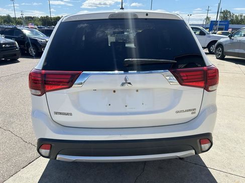 Used 2016 Mitsubishi Outlander SEL AWD/4WD image 6