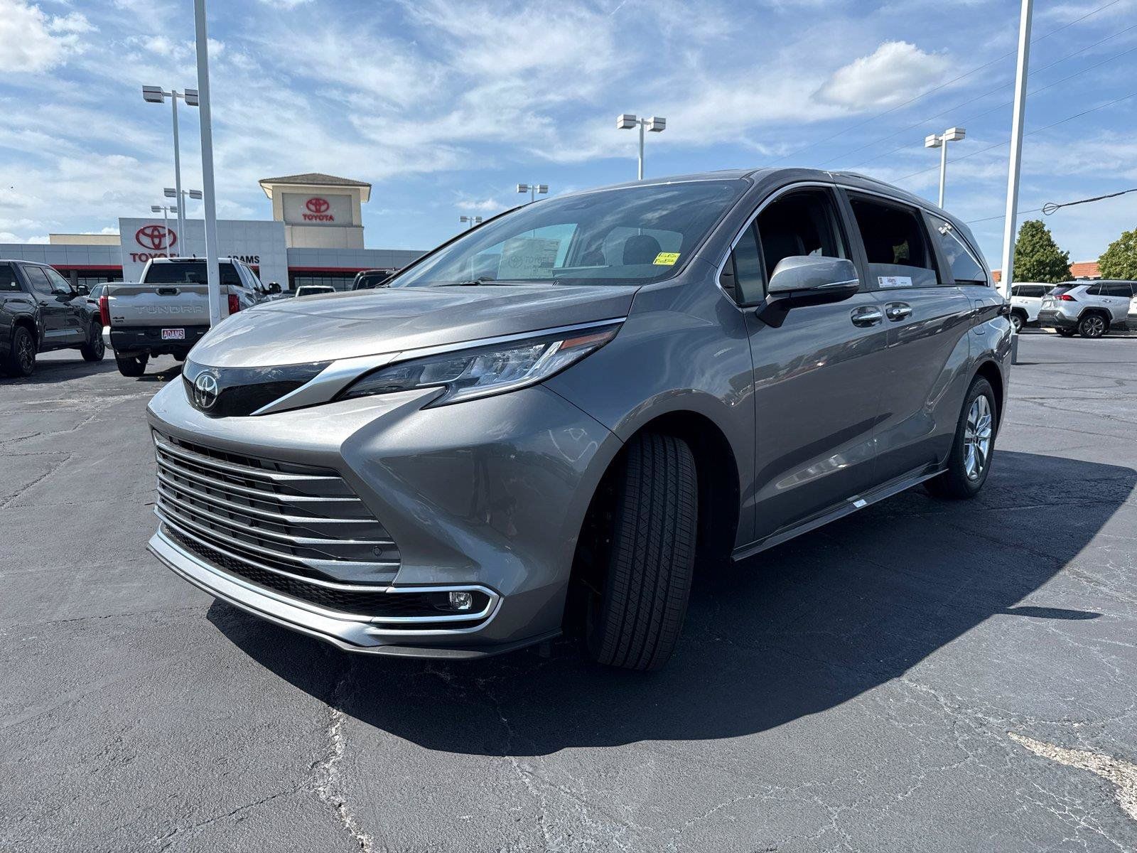 Used 2026 Toyota Sienna Limited AWD/4WD image 4