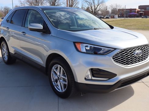 Used 2024 Ford Edge SEL w/ Convenience Package image 3