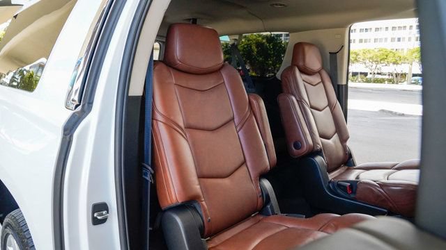 Used 2019 Cadillac Escalade ESV Premium Luxury RWD image 91