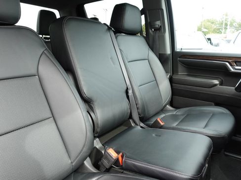 Used 2024 GMC Sierra 1500 Elevation image 29