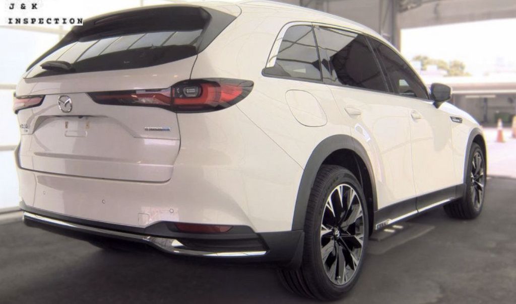 Used 2024 MAZDA CX-90 Plug-In Hybrid w/ Premium Pkg AWD/4WD image 2