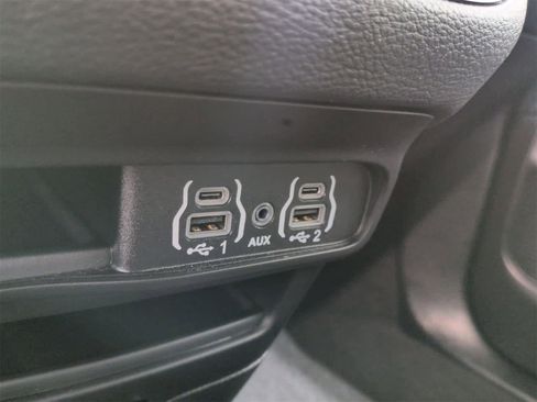 Certified 2023 Chrysler Pacifica Touring-L w/ S Appearance Package image 31