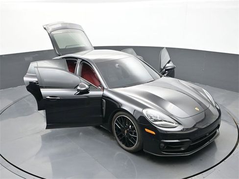 Used 2023 Porsche Panamera 4 image 34