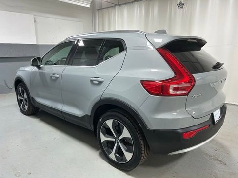 Used 2025 Volvo XC40 B5 Plus AWD/4WD image 2