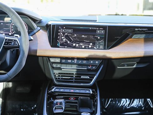 Used 2022 Audi e-tron GT Premium Plus image 13