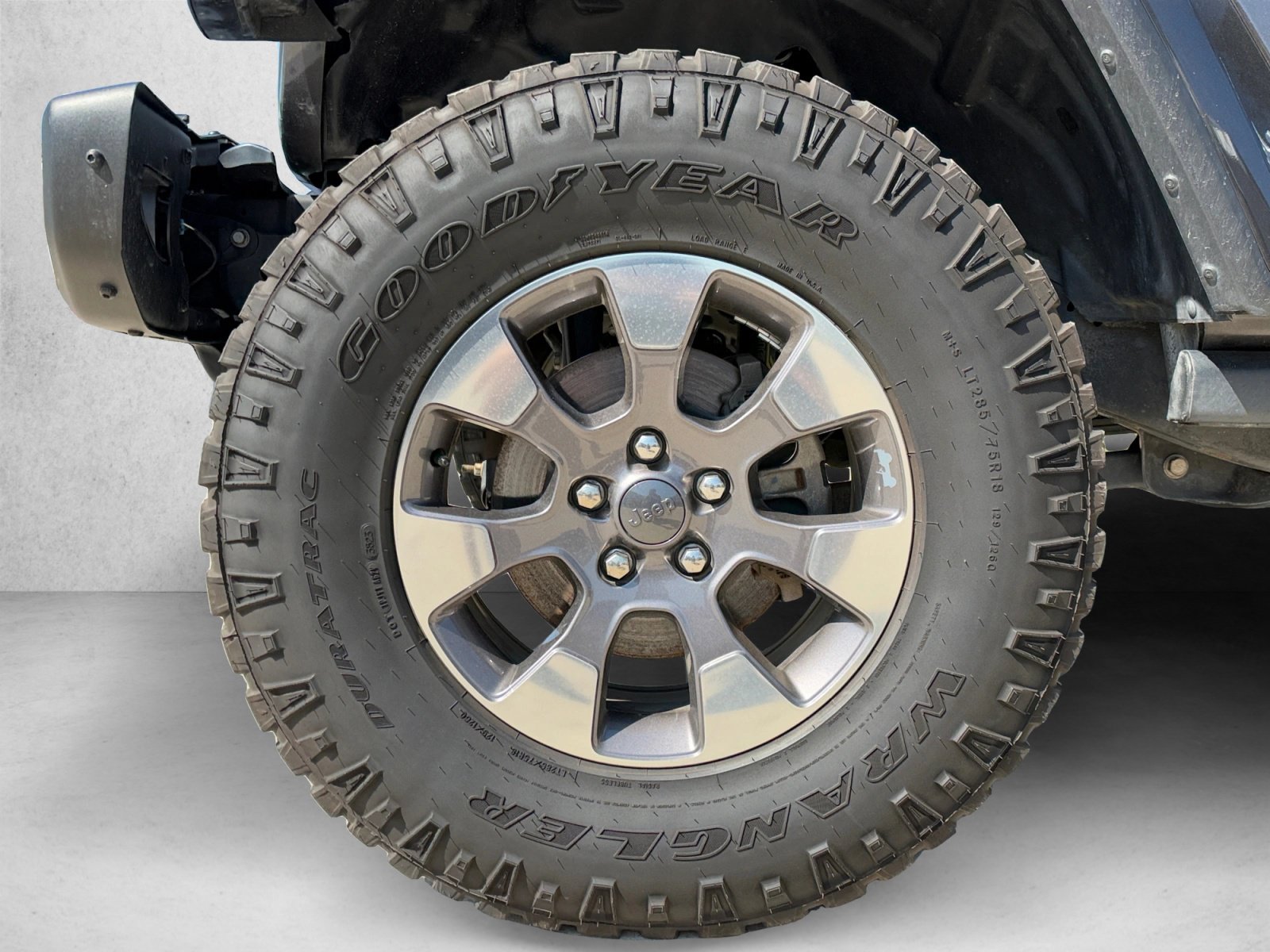 Used 2020 Jeep Wrangler Unlimited Sahara AWD/4WD image 9