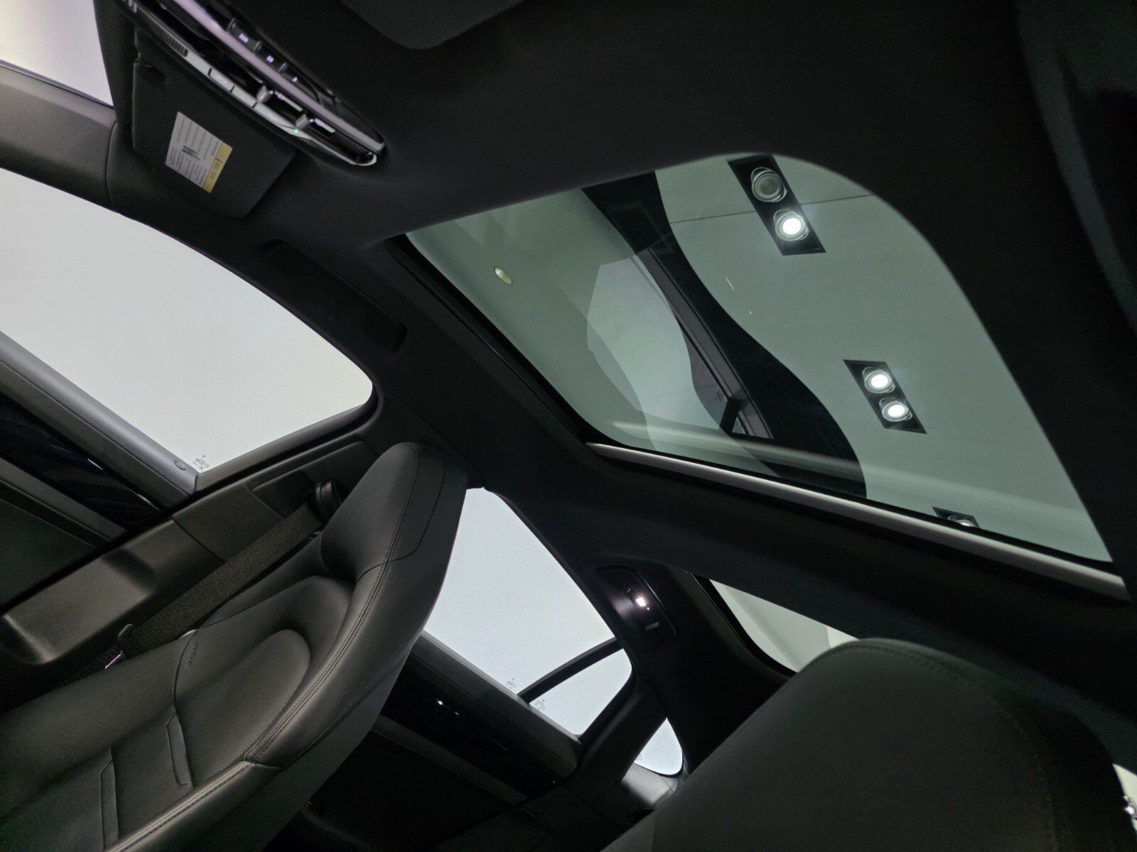 Used 2023 Porsche Panamera RWD image 9