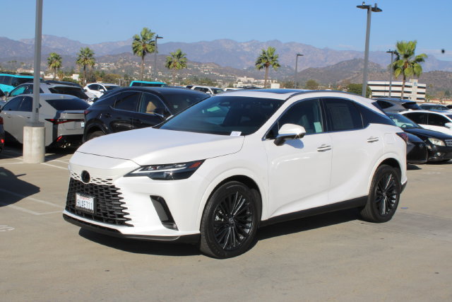Used 2025 Lexus RX 350 Premium w/ Convenience Package FWD image 3