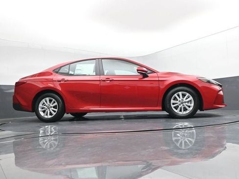 Used 2025 Toyota Camry LE image 40