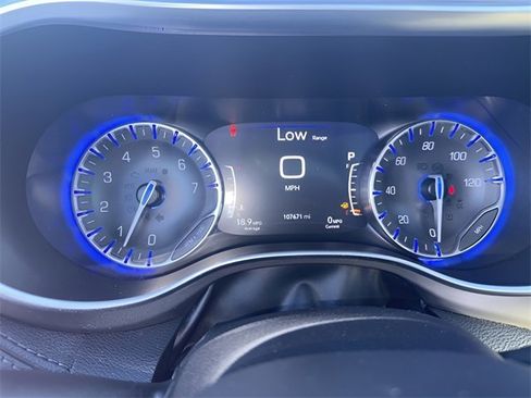 Used 2018 Chrysler Pacifica Limited image 14