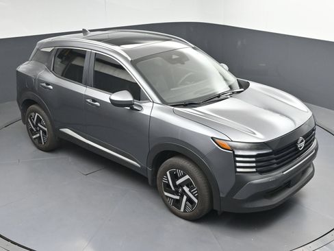 Used 2025 Nissan Kicks SV w/ SV Premium Package FWD image 30