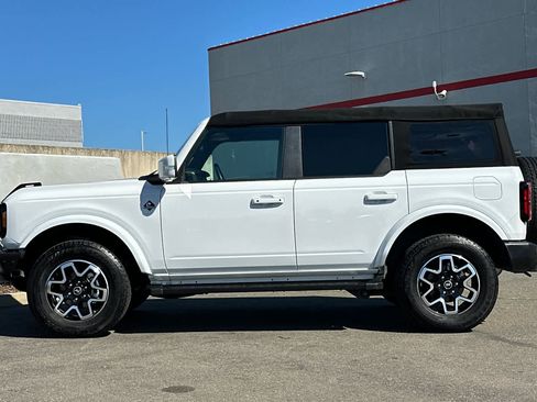 Used 2022 Ford Bronco Outer Banks image 9