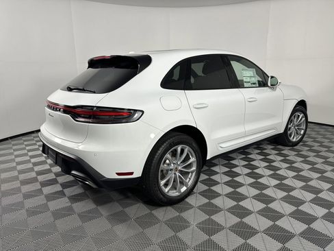 Certified 2025 Porsche Macan image 9