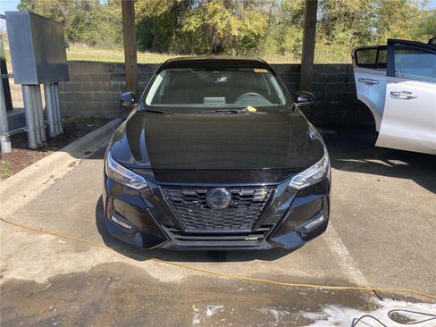 Used 2022 Nissan Sentra SR w/ Midnight Edition image 2