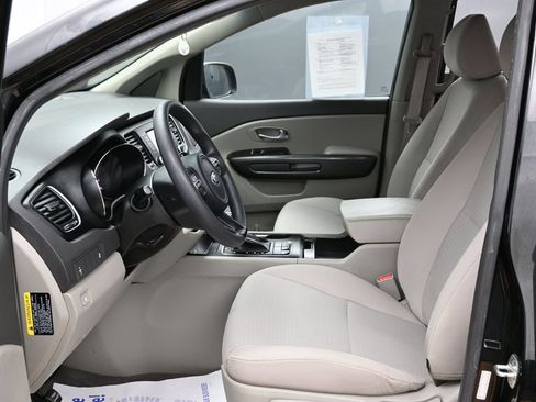 Used 2018 Kia Sedona L FWD image 16