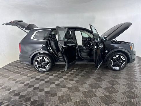 Certified 2025 Kia Telluride S FWD image 15