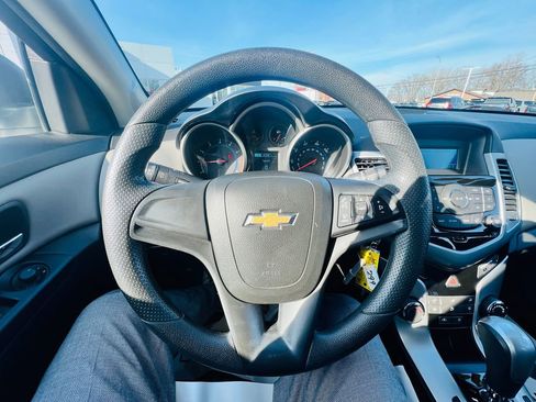Used 2014 Chevrolet Cruze LS image 16