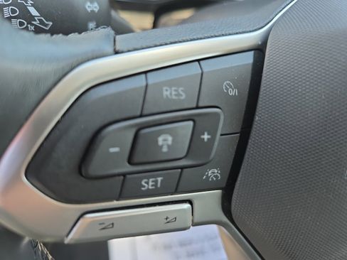 Used 2024 Volkswagen Jetta SE w/ Panoramic Sunroof Package image 21