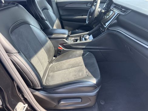 Used 2024 Jeep Grand Cherokee L Laredo image 14