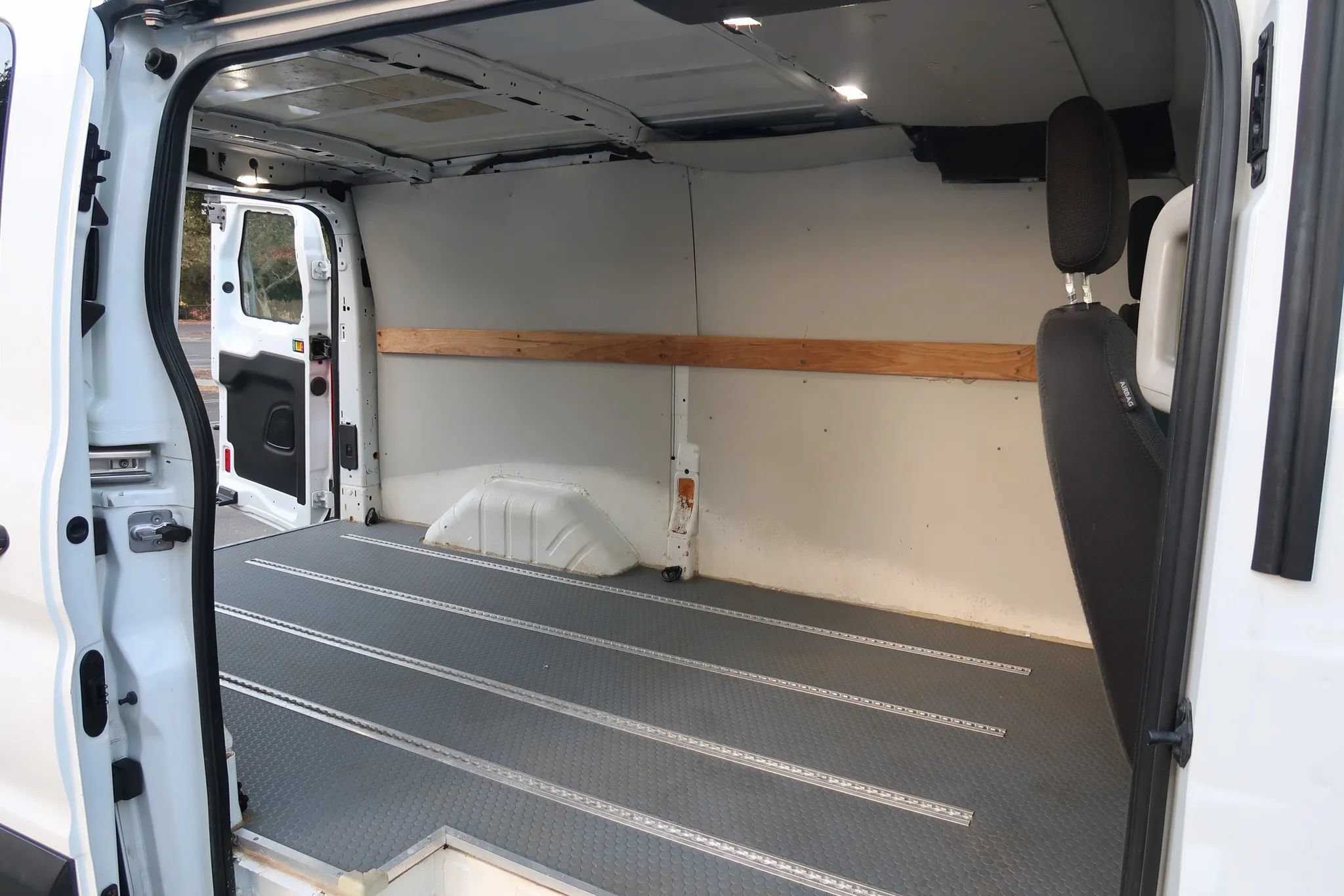 Used 2018 Ford Transit 250 130 Low Roof w/ Exterior Upgrade Package RWD image 19