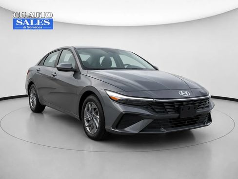 Used 2024 Hyundai Elantra SEL FWD image 1