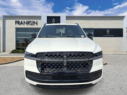 New 2026 Lincoln Navigator L Reserve AWD/4WD image 2