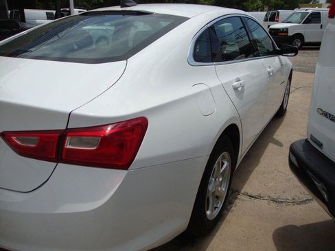 Used 2017 Chevrolet Malibu LS image 3